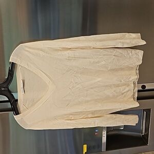 💕TRINA TURK💕 V-Neck Top~ Ivory
